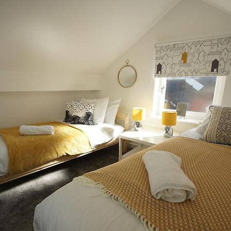 Loft Style Apartment For 4, 1 Broadhurst Court, Close To Town, Station & Hospital Stockport Exterior photo